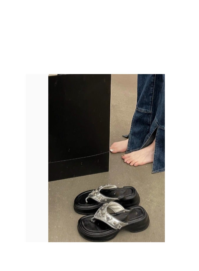 Thick Soled Slope And Cool Slippers Paired With A Skirt Are Absolutely Stunning  - Image 2