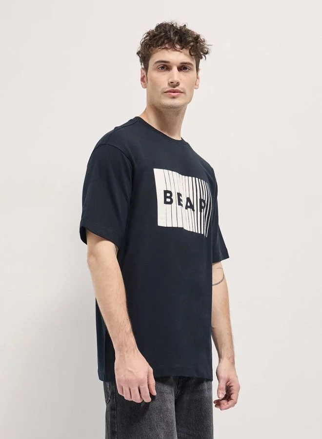 ذا بير هاوس تيشيرت رجالي أسود بطبعة جرافيك مقاس كبير بياقة دائرية مثالي للارتداء اليومي والجيم والسفر أو كطبقة أساسية أنيقة ومتعددة الاستخدامات لكل خزانة ملابس