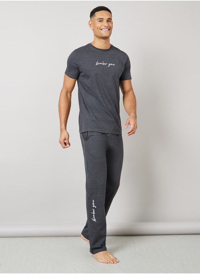 Chest Print Crew Neck T-Shirt and Pyjama Set - pzsku/Z96399B1E3EEED262DBE8Z/45/_/1724056709/5e050399-c16d-426f-88d9-a272f9179760