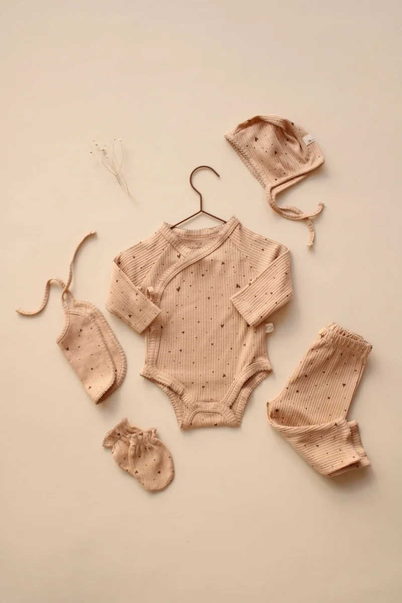Ohlala Koala 5-Piece Double Breasted Newborn Set Heart Printed Model 5