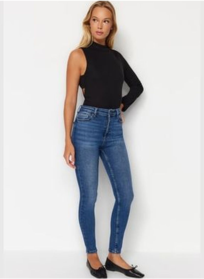 trendyol Blue More Sustainable High Waist Skinny Jeans TWOAW24JE00068  - Image 4