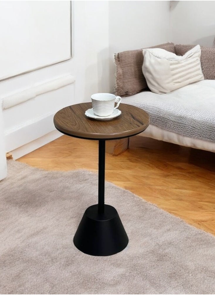 Steel Side Table Add a modern touch to your space with this elegant side table crafted from durable steel! Its practical design and streamlined lines make it ideal for the living room, office, or even beside the bed. Preferably with its high-quality metal finish, the table offers long-lasting stability and durability, with a chic industrial touch that blends with a variety of decor styles