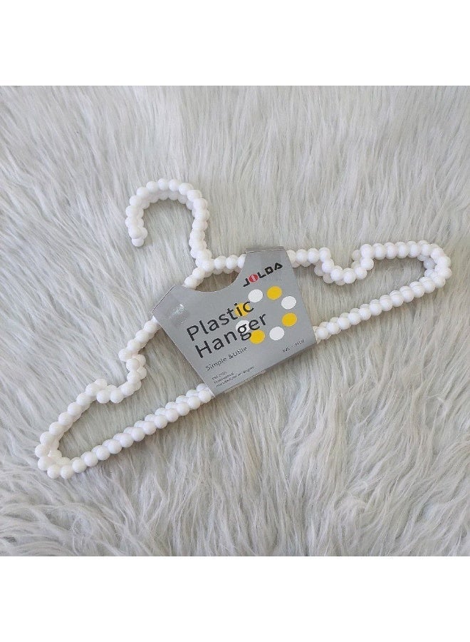 جيلدا مجموعة 3 قطع شماعات بلاستيكية متينة بتصميم خرز فاخر ومضاد للانزلاق | حل مثالي لتنظيم دولابك بشكل أنيق وفعال وحماية ملابسك من التجعد | لا غنى عنها لكل خزانة عصرية - متعددة الألوان - (الون يحدد عشوائيا) - Image 5