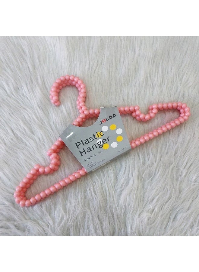 جيلدا مجموعة 3 قطع شماعات بلاستيكية متينة بتصميم خرز فاخر ومضاد للانزلاق | حل مثالي لتنظيم دولابك بشكل أنيق وفعال وحماية ملابسك من التجعد | لا غنى عنها لكل خزانة عصرية - متعددة الألوان - (الون يحدد عشوائيا) - Image 4