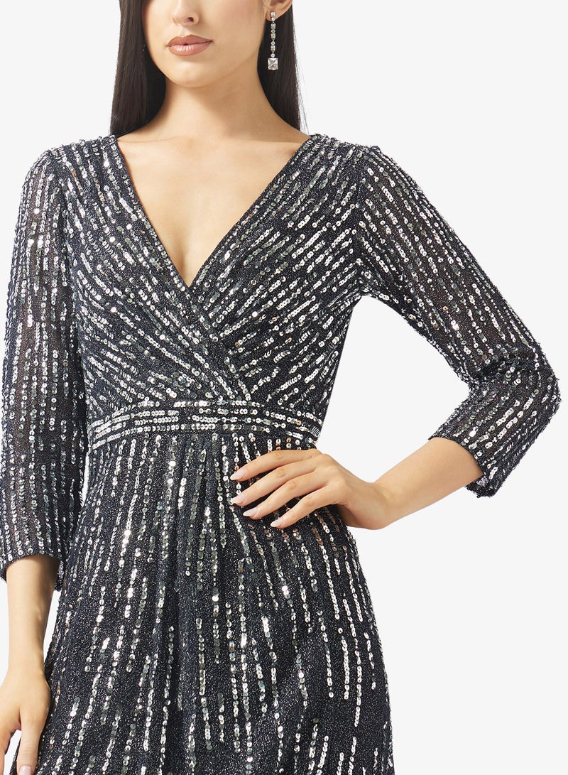 نمشي x فستان سهرة مطرز بالخرز بتصميم - - Image 3