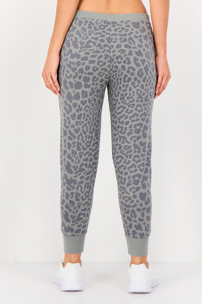 Nike سروال رياضي نسائي بطباعة شاملة لجميع الألوان، متعدد الألوان - Image 3