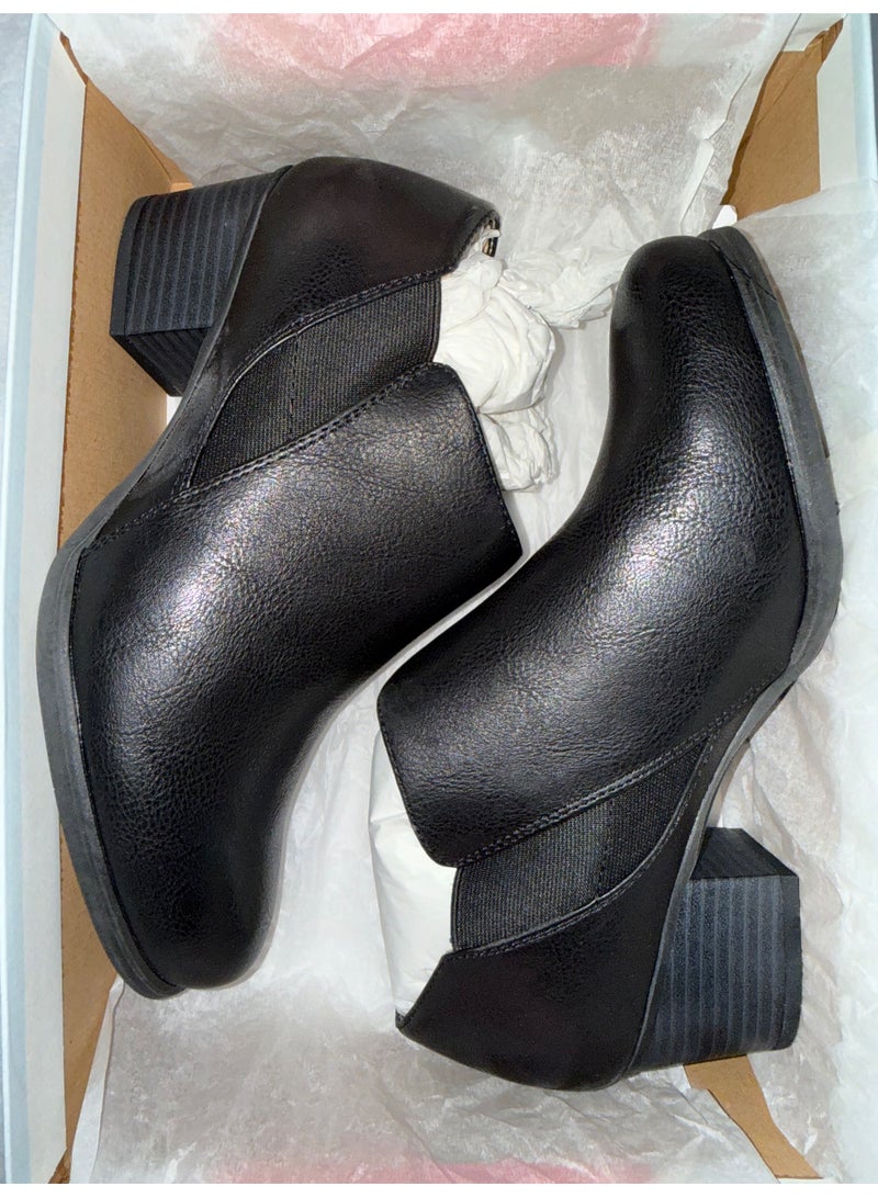 Naturalizer Casual Women’s Boots – Everyday Comfort with Modern Style - Image 1