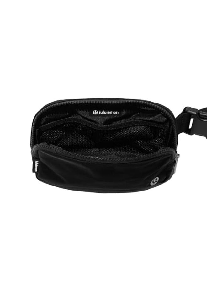 حقيبة حزام لولوليمون أثلتيكا في كل مكان، لون أسود، 7.5 × 5 × 2 بوصات