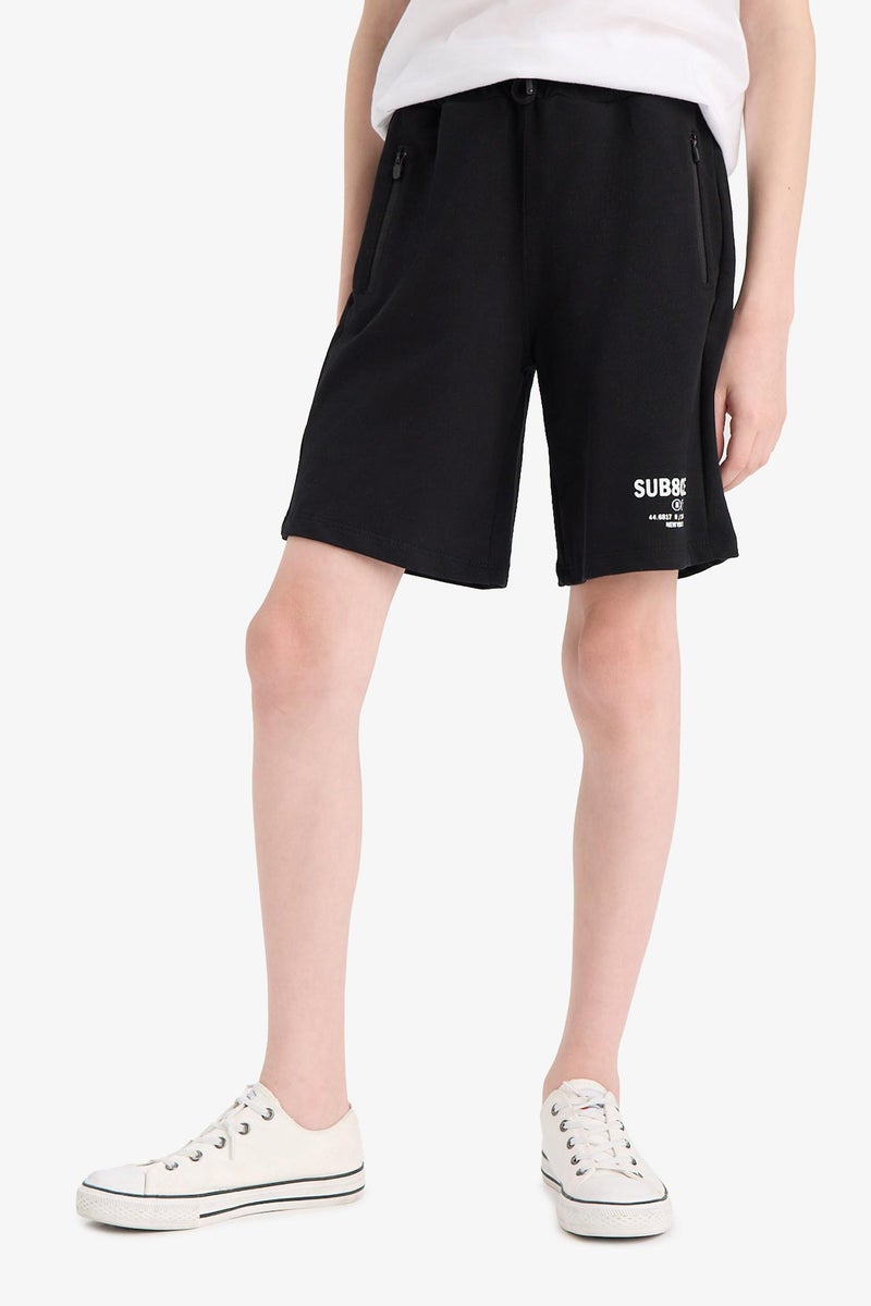 ديفاكتو شورت أسود اولادي بطبعة شعار قماش خفيف قصة عادية - Image 4