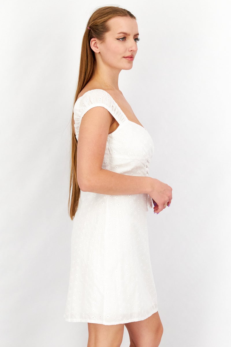 NA-KD فستان ميني للنساء بتفاصيل عيون، أبيض - Image 2