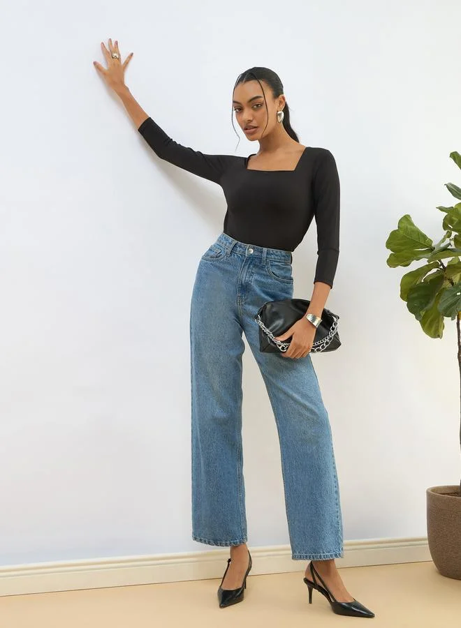 ساسافراس بلوزة قصيرة محبوكة بياقة مربعة سوداء من ساسافراس