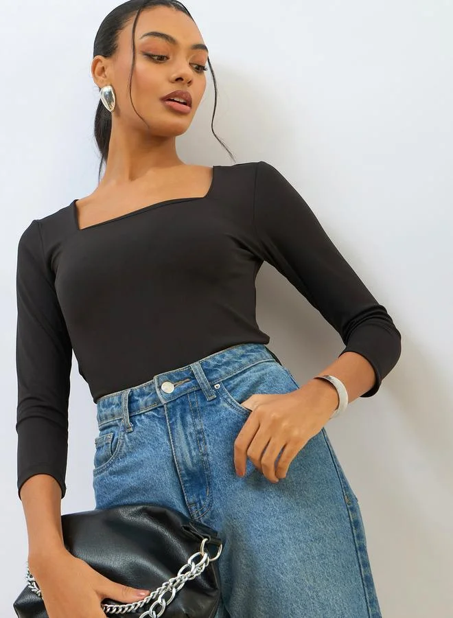 ساسافراس بلوزة قصيرة محبوكة بياقة مربعة سوداء من ساسافراس