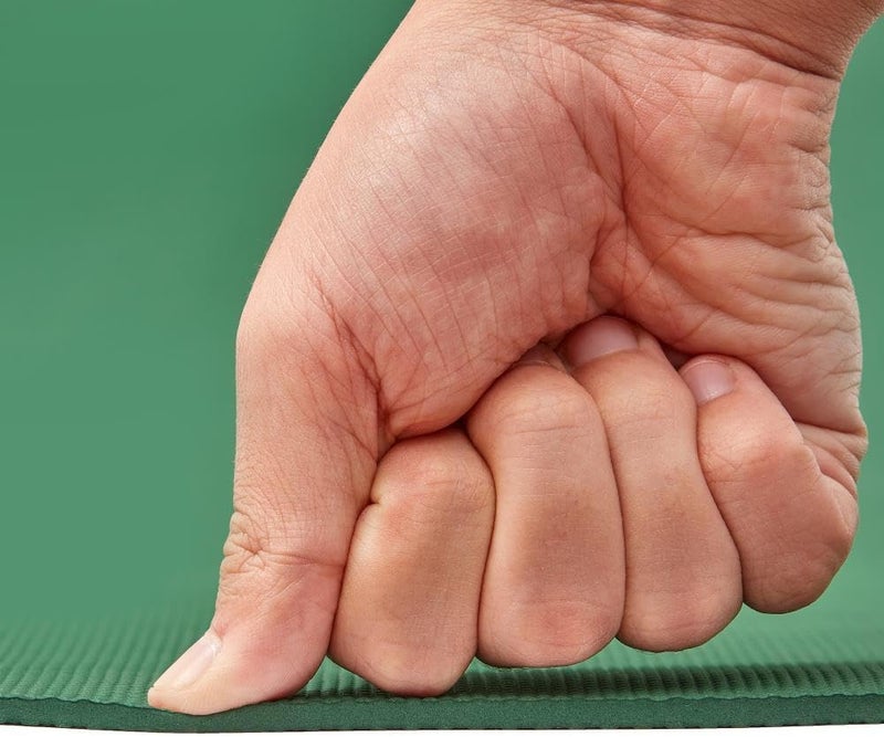 ريبوك حصيرة يوغا ريبوك بسماكة 4 مم بلون أخضر داكن – خفيفة ومقاومة للانزلاق وسهلة التخزين - Image 4