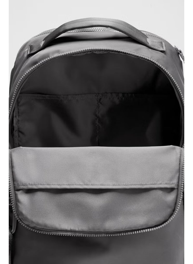 لولوليمون Lululemon حقيبة ظهر مزدوجة الأكتاف، رياضية، مناسبة للمدرسة، واللباس اليومي، وتسلق الجبال، بسعة كبيرة 22 لتر - Image 2