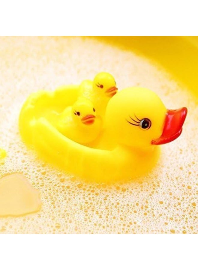 لعبة استحمام على شكل بطة صغيرة تعوم في الماء - Image 5