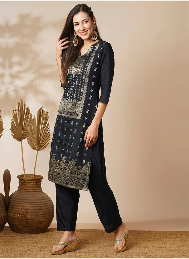 جلو باص V-Neck Ethnic Motifs Straight Kurta with Wide-Leg Pants Set