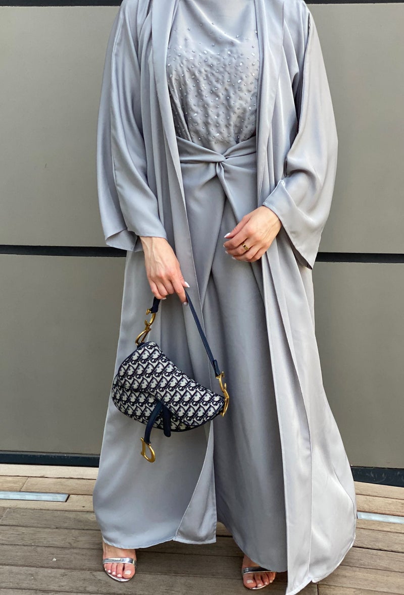 Moistreet Embroidered Belted Flared Sleeve Abaya Set - Image 2