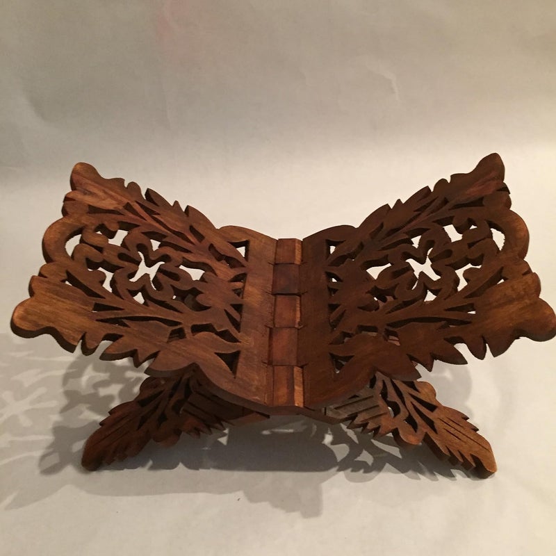 FOOWIN حامل كتاب الصلاة هدية فريدة من نوعها لعطلات رِحال رِحال خشبي منحوت 15.5"x7" - Image 1