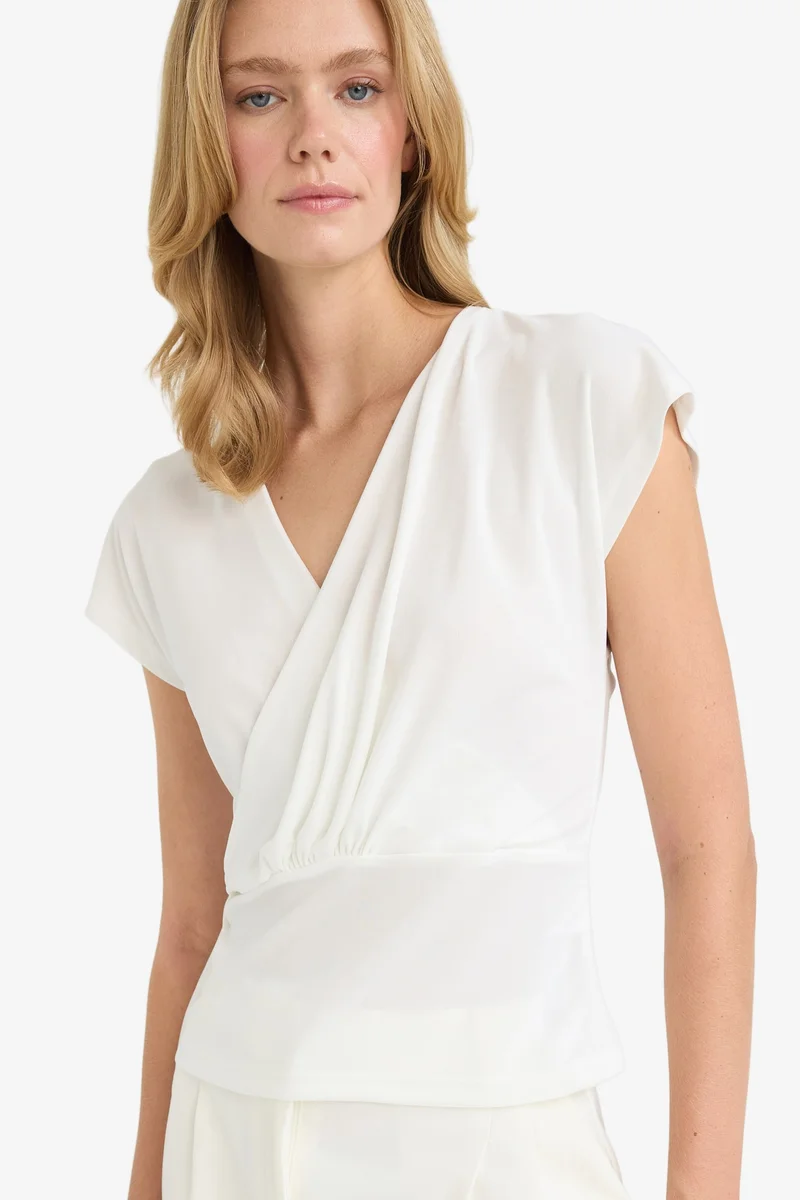 ديفاكتو Regular Fit Wrap Collar Tank Top