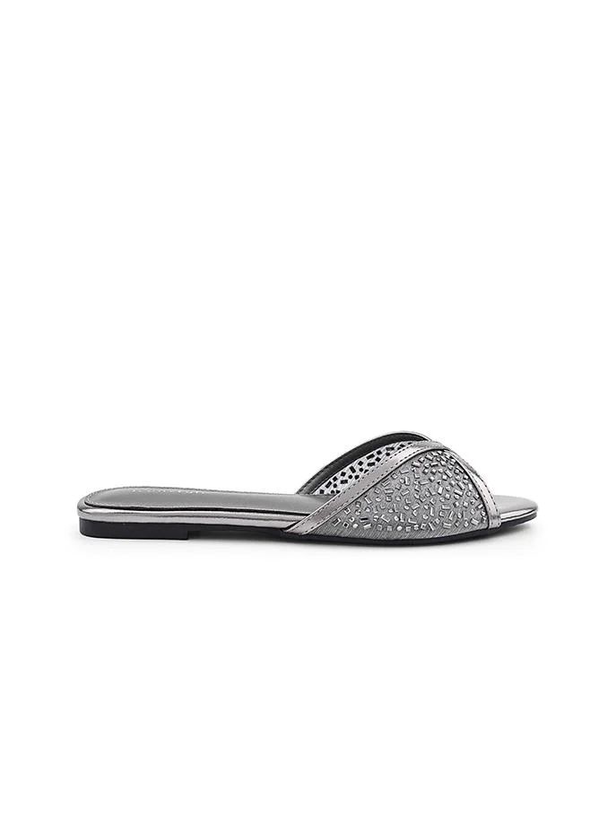 أيقون Iconstyle flat sandal with shiny inspired design.
