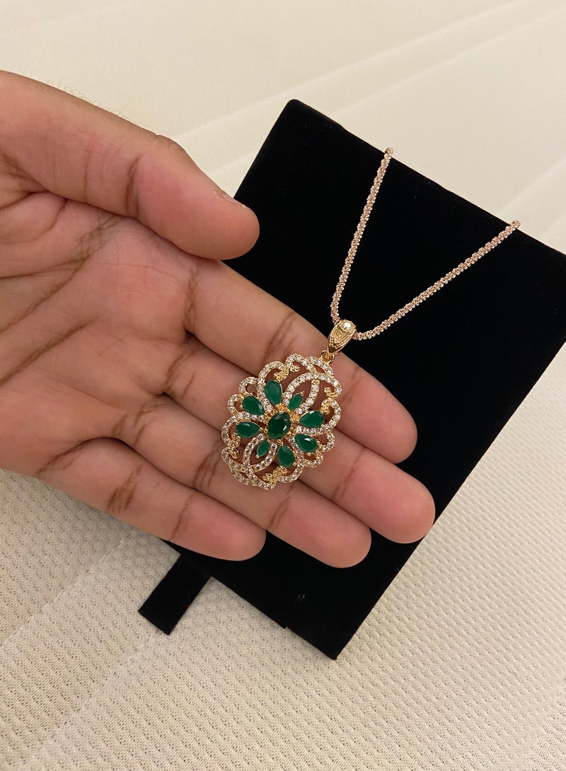 نونز أب سلسال نسائي لامع باللون الذهبي الوردي بتعليقة مرصعة بالزمرد الطبيعي والزركون ومطلية بالذهب عيار 18 مقاس ١٤٥ سم - Image 1