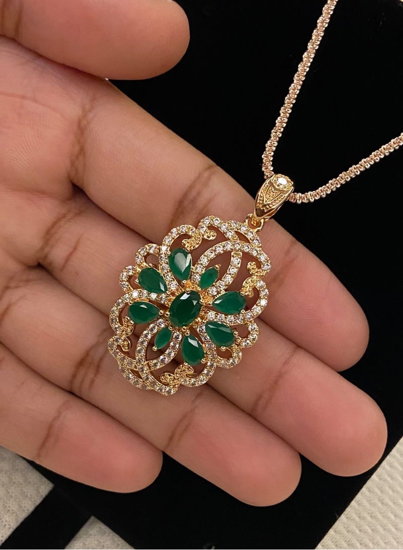 نونز أب سلسال نسائي لامع باللون الذهبي الوردي بتعليقة مرصعة بالزمرد الطبيعي والزركون ومطلية بالذهب عيار 18 مقاس ١٤٥ سم - Image 2