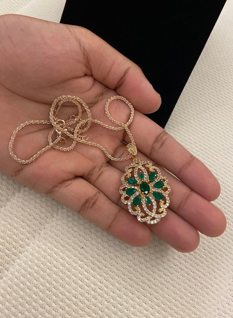 نونز أب سلسال نسائي لامع باللون الذهبي الوردي بتعليقة مرصعة بالزمرد الطبيعي والزركون ومطلية بالذهب عيار 18 مقاس ١٤٥ سم - Image 4