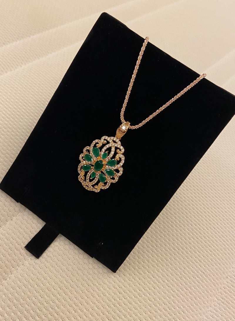 نونز أب سلسال نسائي لامع باللون الذهبي الوردي بتعليقة مرصعة بالزمرد الطبيعي والزركون ومطلية بالذهب عيار 18 مقاس ١٤٥ سم - Image 5