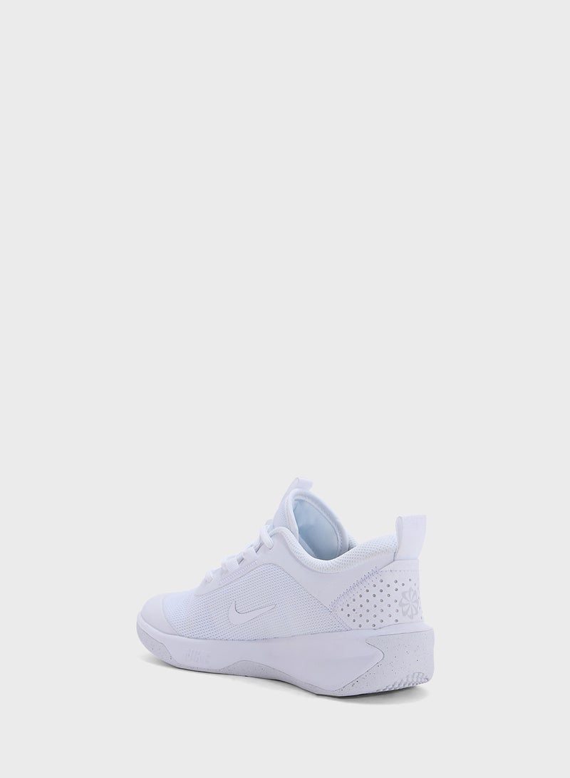 Nike Kids Omni Multi-Court Gs  - Image 2