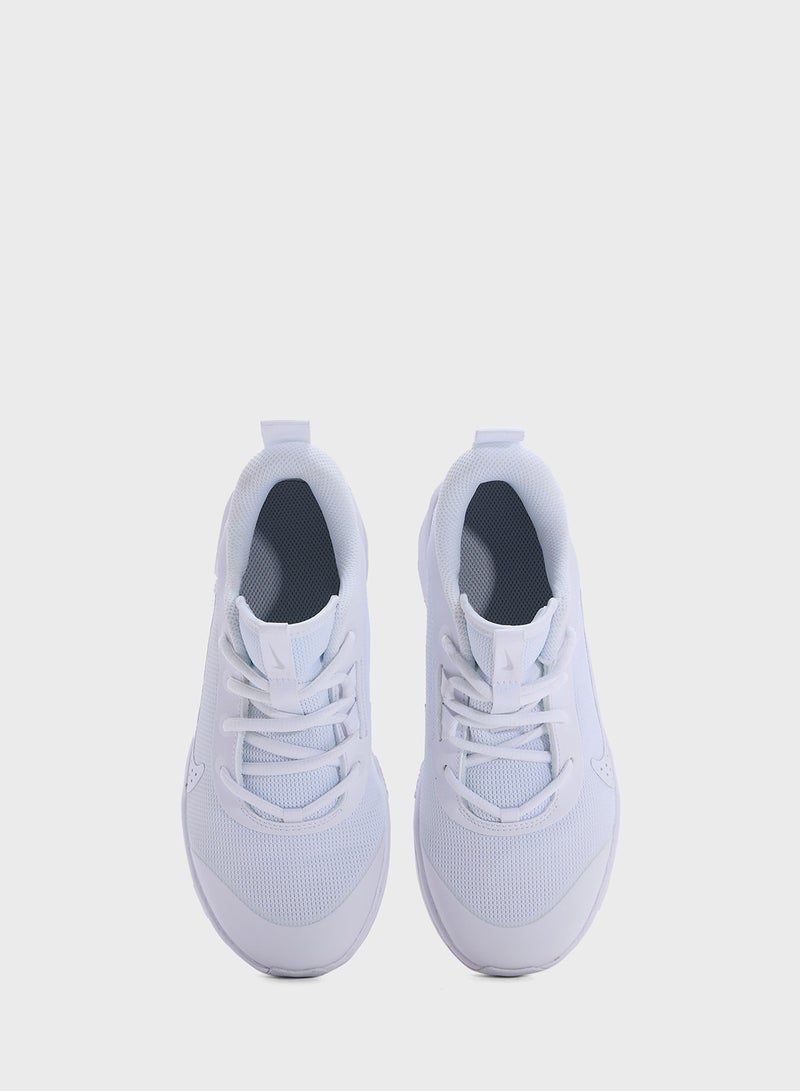 Nike Kids Omni Multi-Court Gs  - Image 4