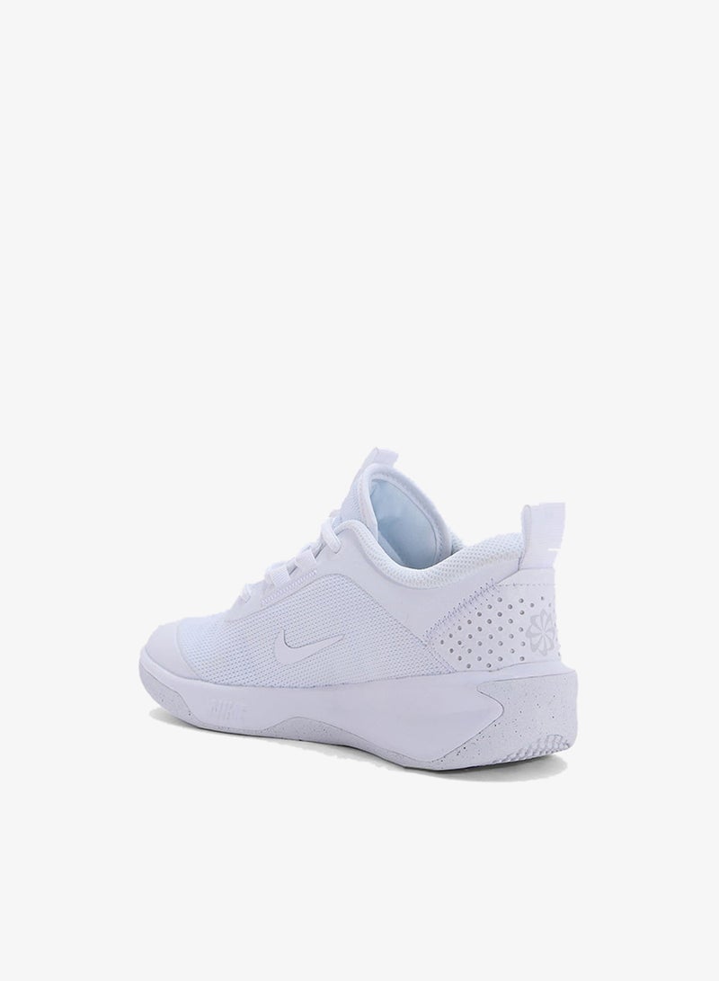 Nike Youth Omni Multi-Court Gs - Image 2