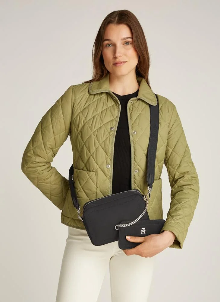 تومي هيلفيغر Logo Detail Zip Over Crossbody