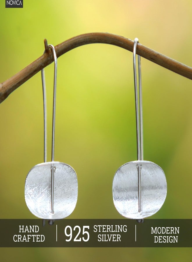 نوفيكا أقراط متدلية من الفضة الإسترلينية مصنوعة يدويًا من نوفيكا | مجوهرات عصرية مصنوعة يدويًا | سلك خطاف فرنسي طويل | مجوهرات مضادة للحساسية | منتج متدلي من مصادر التجارة العادلة | إندونيسيا 1.3 بوصة طول × 0.8 بوصة عرض × 0.2 بوصة عمق - Image 3