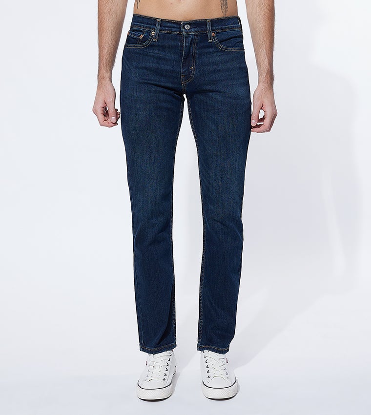 ليفايز جينز ليفايز  بقصة ضيقة