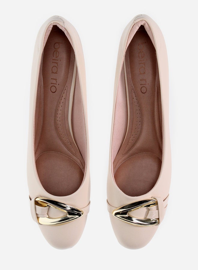 Beira Rio Solid Block Heel Shoes with Buckle Detail - Image 5