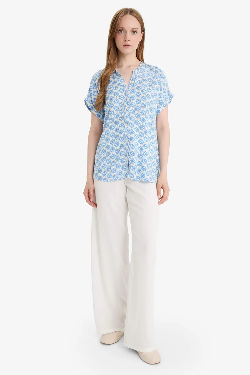 ديفاكتو Regular Fit Crew Neck Short Sleeve Shirt
