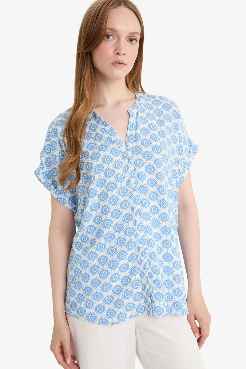 ديفاكتو Regular Fit Crew Neck Short Sleeve Shirt