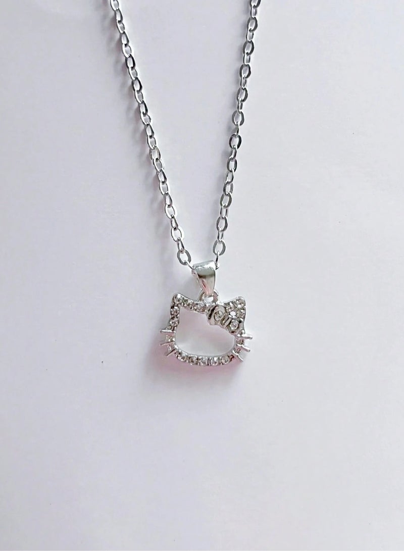 سلسال هيلو كيتي فضي  يأتي مع علبة هدايا وكيس بتصميم هيلو كيتي لتقديمه كهديه مباشره مناسب كهدية حفلات اعياد الميلاد و التخرج و جميع المناسبات - Image 2