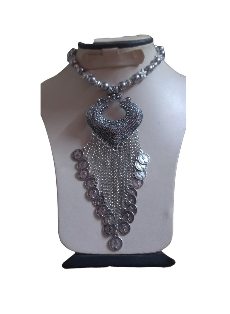 R&R A medium length women's necklace made of nickel silver - Image 2