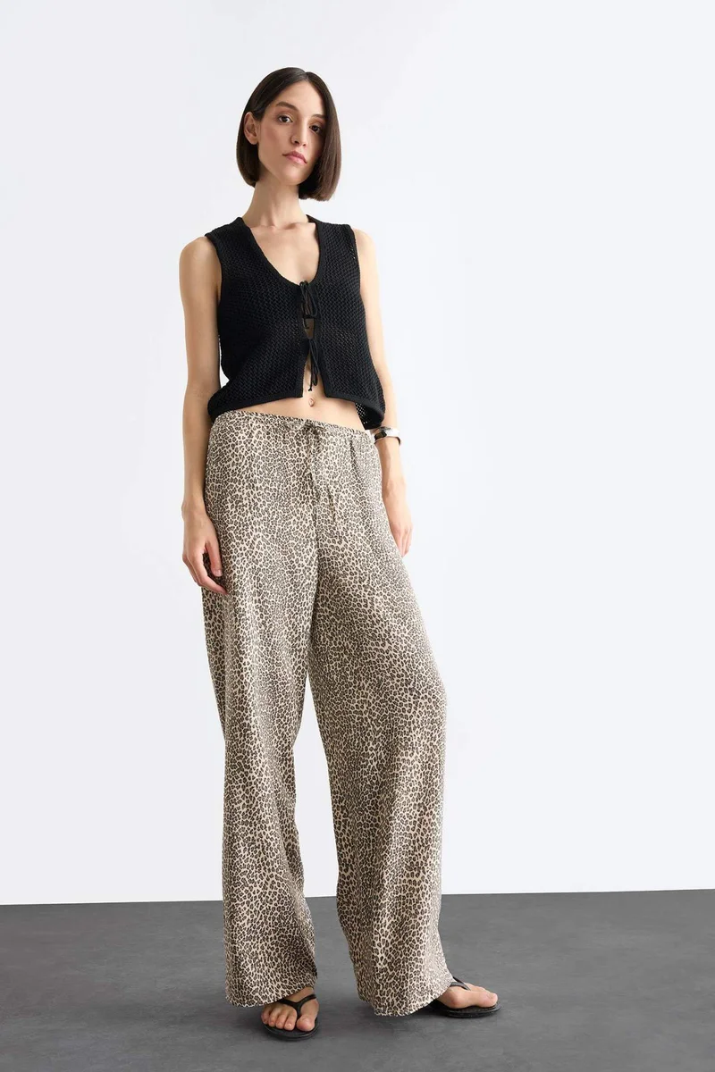 ديفاكتو Regular Fit V Neck Front Tie Blouse