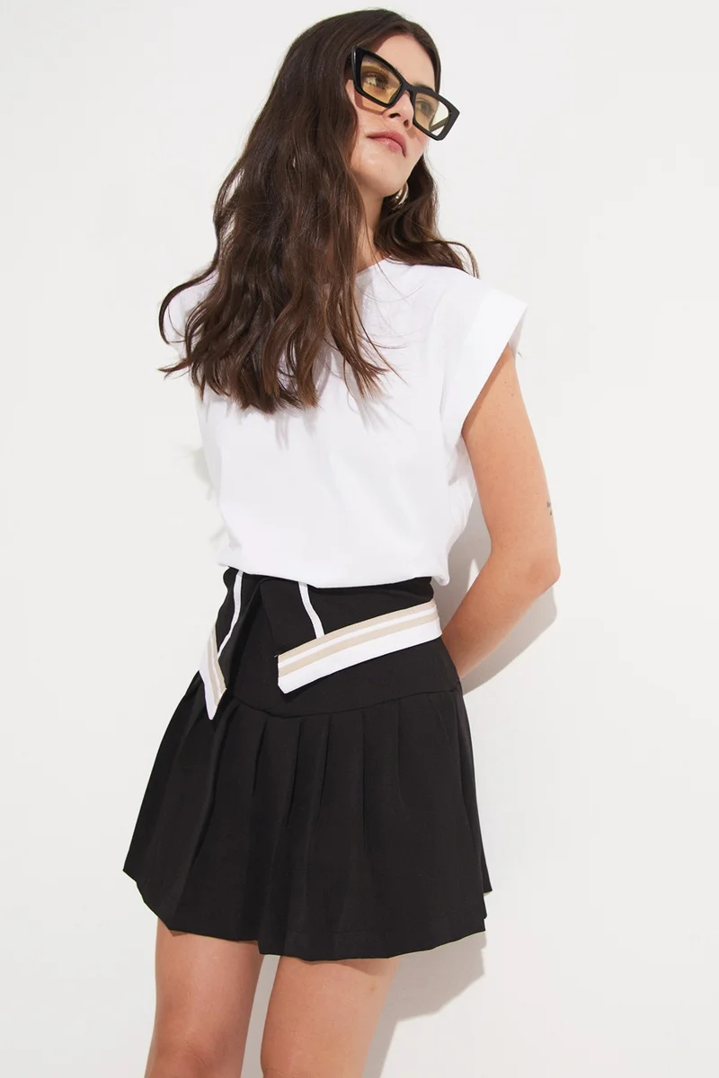 جون Women's Waist Detail Pleated Mini Skirt