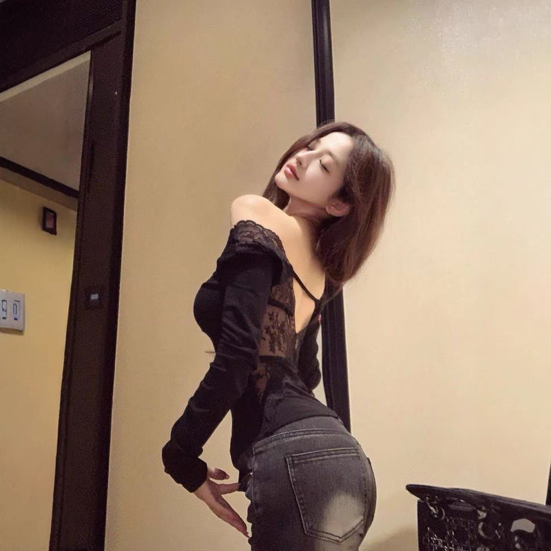 تيشيرت أسود دانتيل بياقة V وأكمام طويلة - Image 5