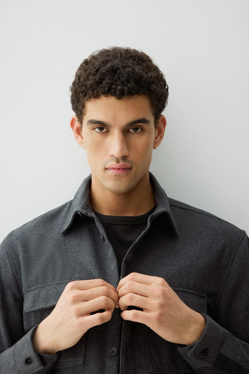 اتش اند ام جاكيت خفيف من اللباد بمقاس عادي