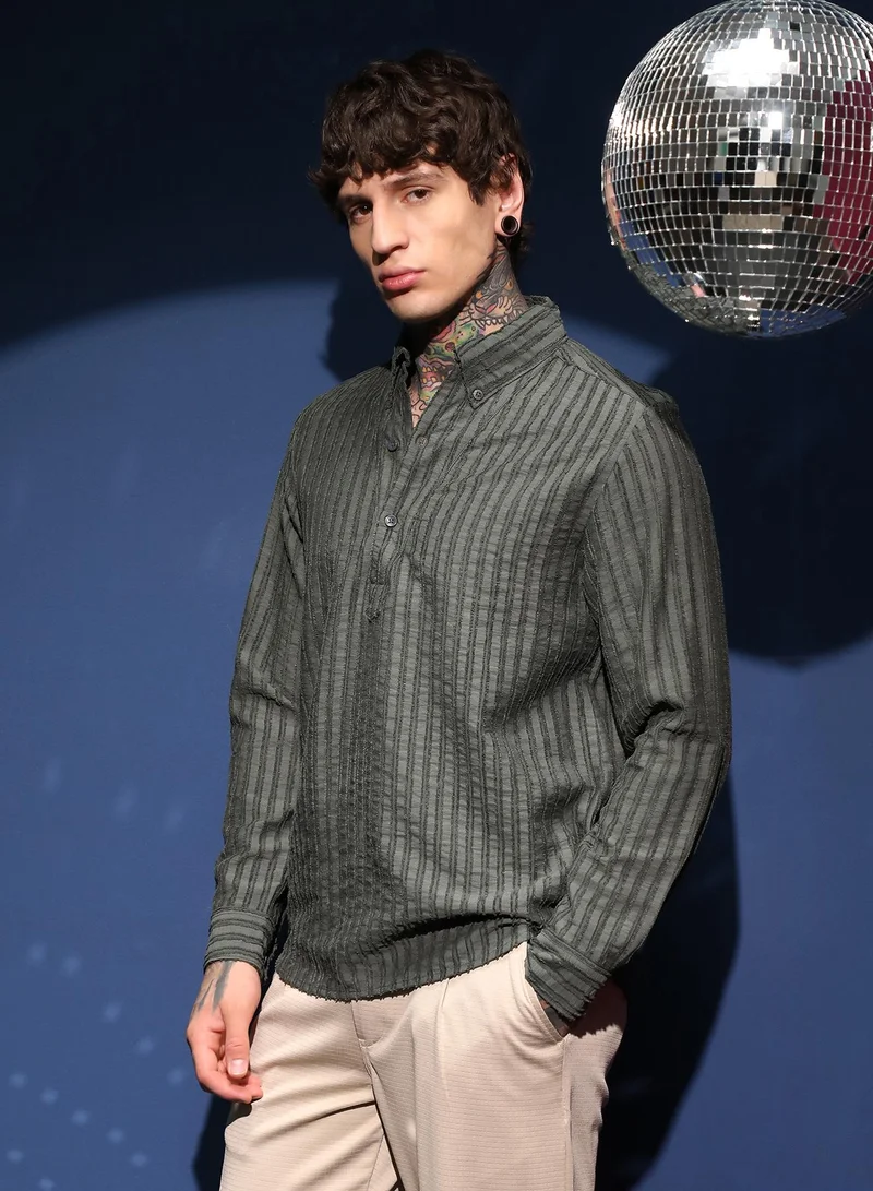 Campus Sutra Men's Army Green Edge-Lined Half-Placket Shirt For Casual Wear | Spread Collar | Long Cuffed Sleeves | Half-Button Closure | Shirt Crafted With Comfort Fit For Everyday Wear