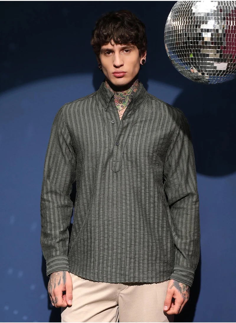 كامبوس سوترا Men's Army Green Edge-Lined Half-Placket Shirt For Casual Wear | Spread Collar | Long Cuffed Sleeves | Half-Button Closure | Shirt Crafted With Comfort Fit For Everyday Wear