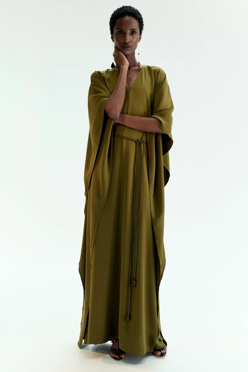 اتش اند ام فستان بتصميم قفطان بحزام خصر