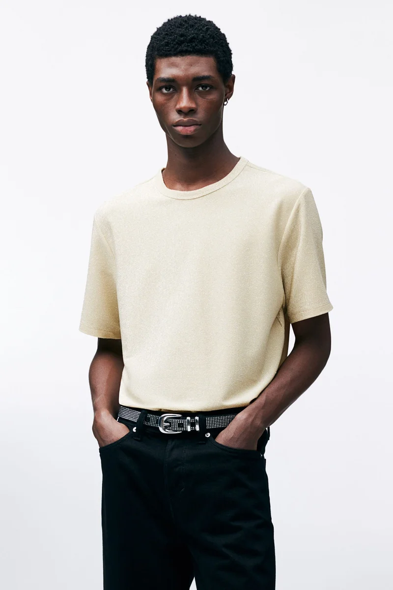 اتش اند ام تيشيرت لامع بقصة عادية