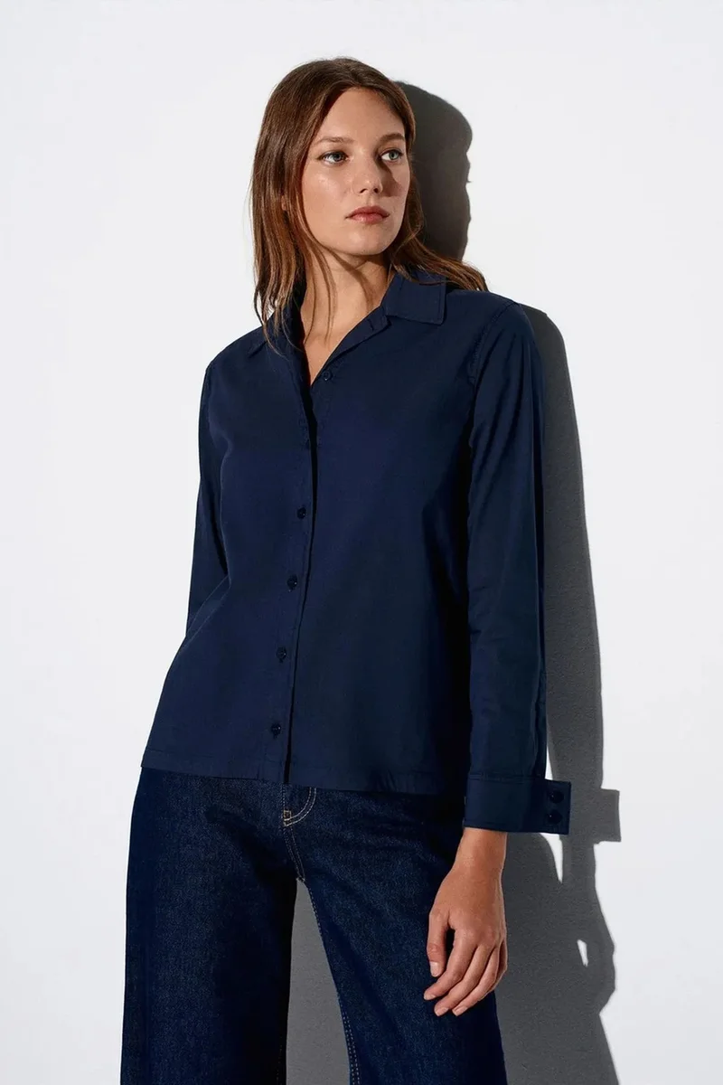DILVIN Cut-Out Long-Sleeve Shirt