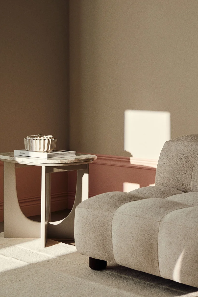 اتش اند ام طاولة جانبية من الرخام