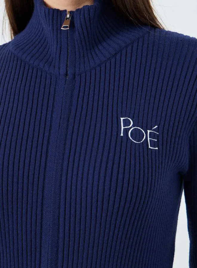 تايك تو بلوزة محبوكة بسحاب وياقة عالية